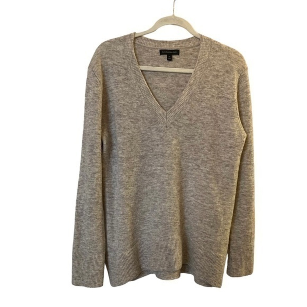Banana Republic Aire Vee fluffy neutral v-neck alpaca wool blend sweater, M